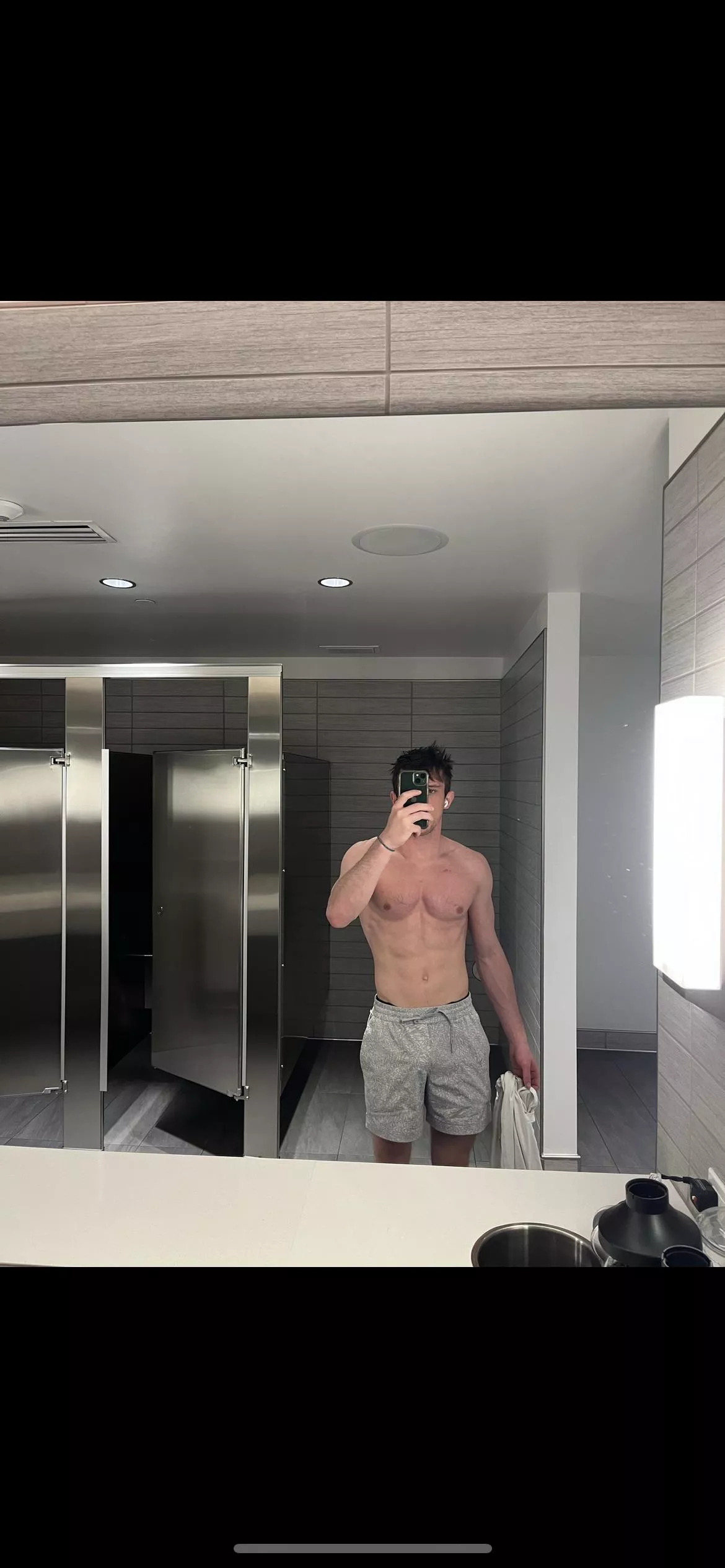 DMs open if you wanna see what’s underneath :) 