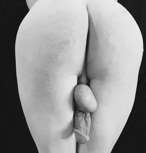 Do you wanna be the first to claim this “straight” cake? 🎂 💦🤤