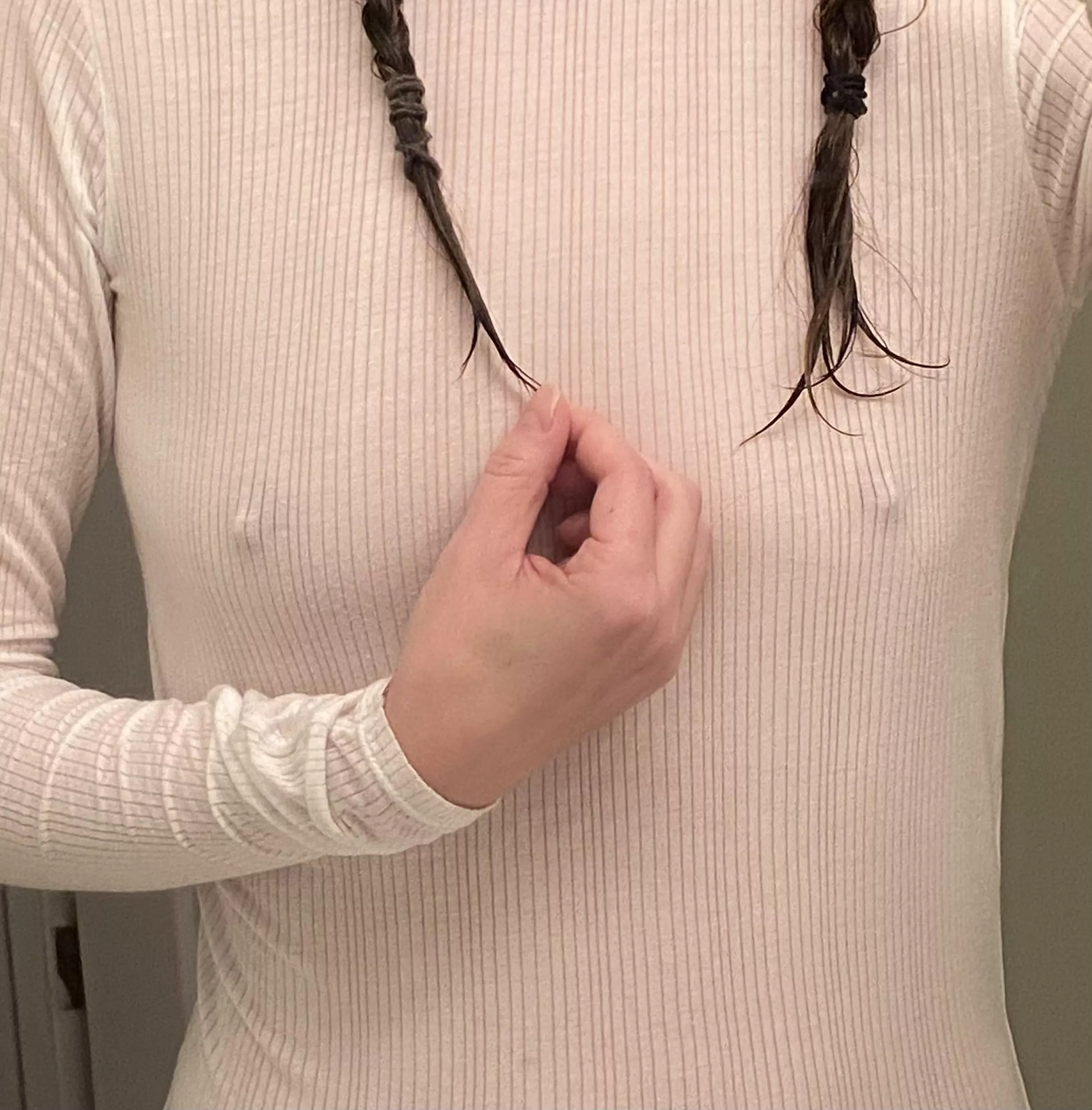 Does the hair draw more attention to the obvious