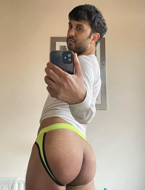 does this underwear make my butt look big? 🤔