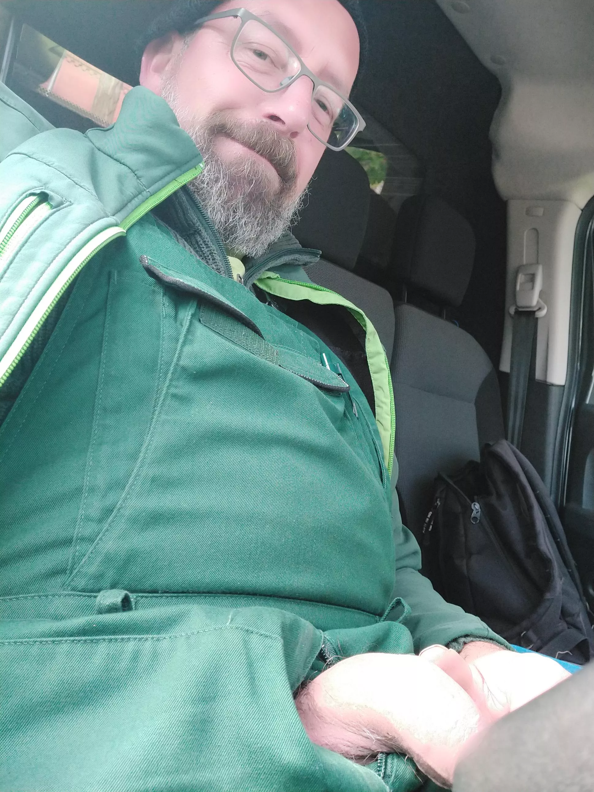 Horny at work , need help 😜