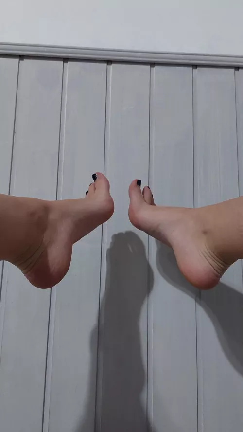I just want you to suck between each toe