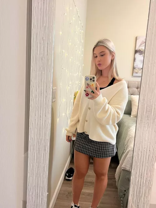 I know, this outfit looks better on the floor