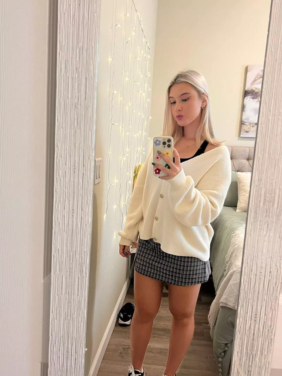 I know, this outfit looks better on the floor