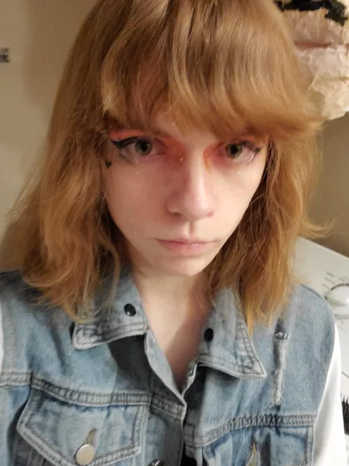 I need to wear makeup more often:3