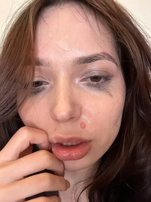 I'm such a hungry cumslut. I need someone who would cum in my mouth as often as he can