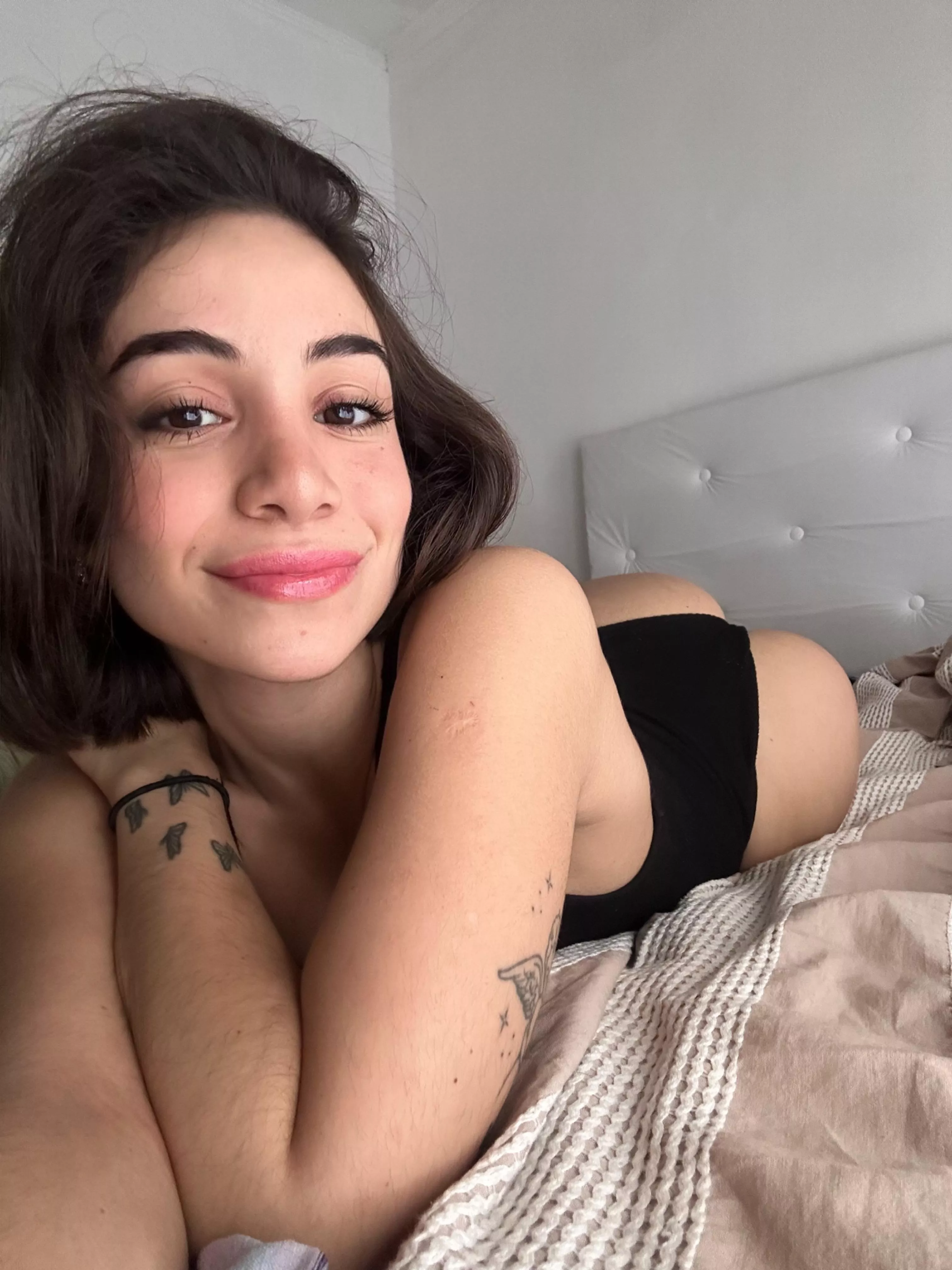 just 18... boys my age cant handle girls like me