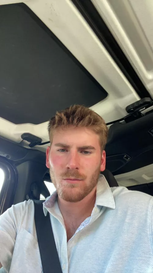 look too old for being 20😂