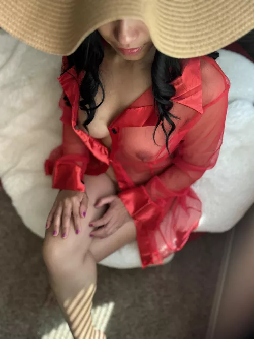 Love this sexy shirt. Feels so good on my nipples.