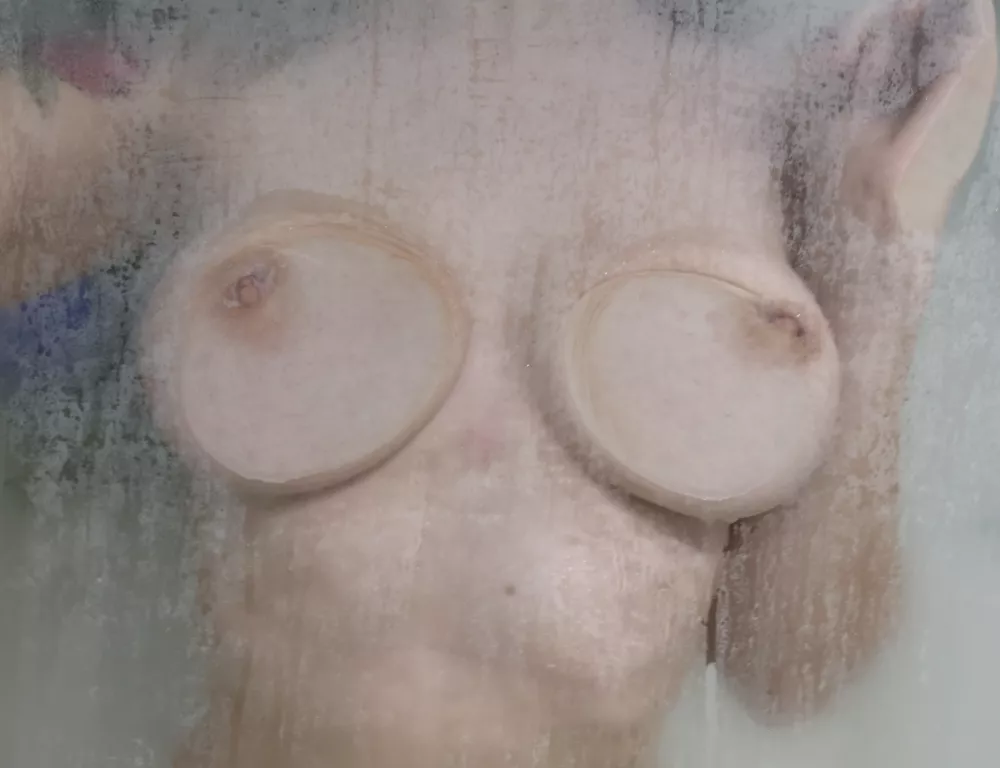 Pin me against the shower door