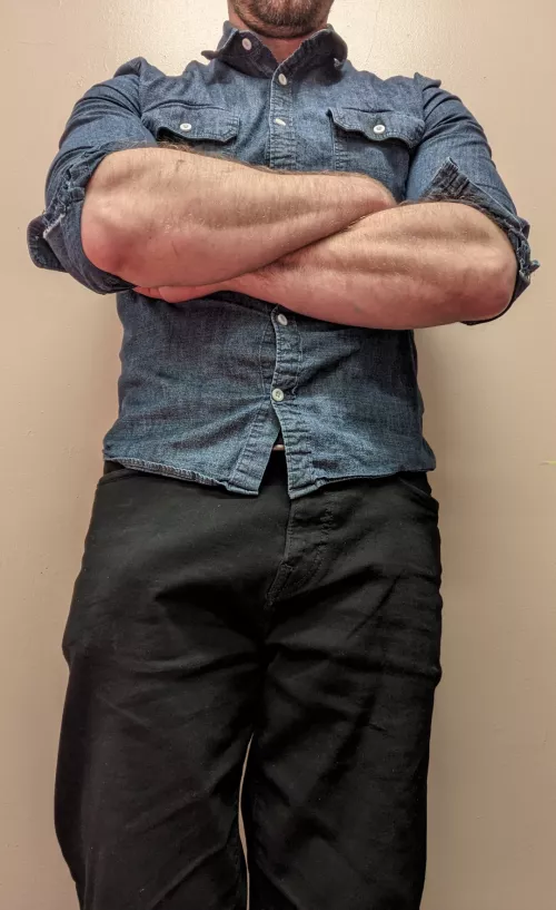 Plenty to stare at in this photo. Strong, thick forearms and...well.