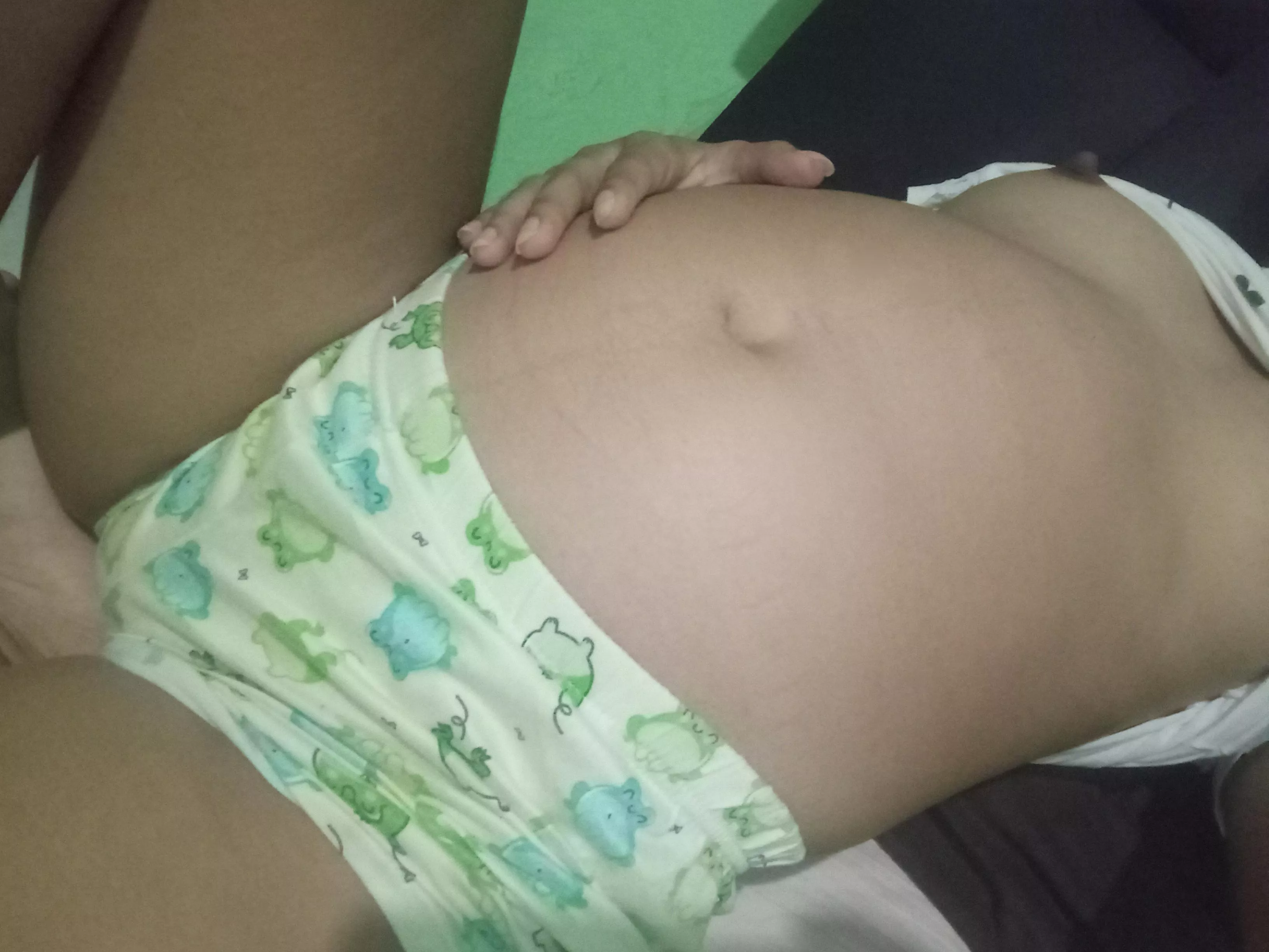 Pregnant first time teenager, needs a good daddy to love and care for me 