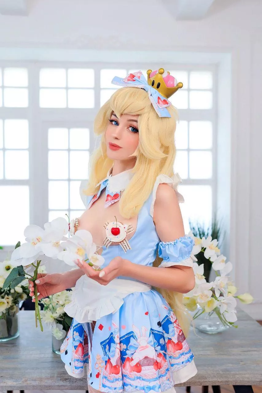 Princess Peach by Axilirator