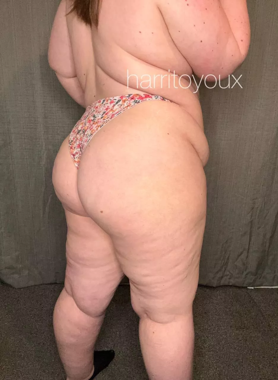 Teacher with a mombod.. dangerous combo!