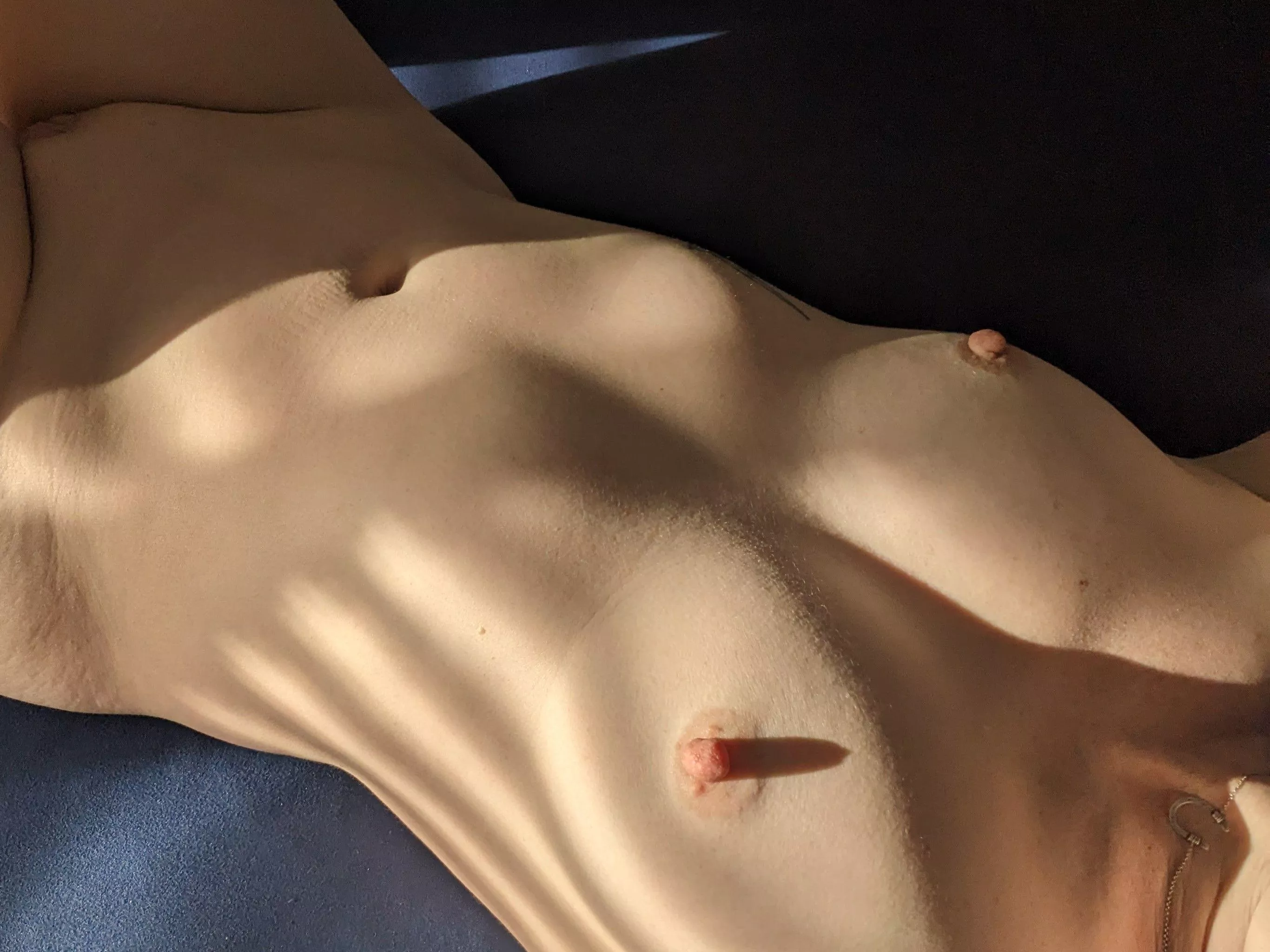 That left nipple shadow is impressive.