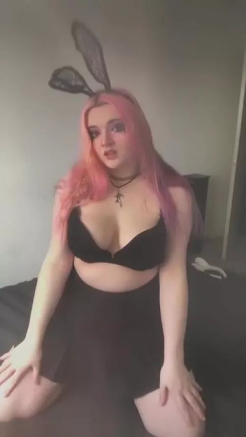 Wanna see me do this nude? 🤭