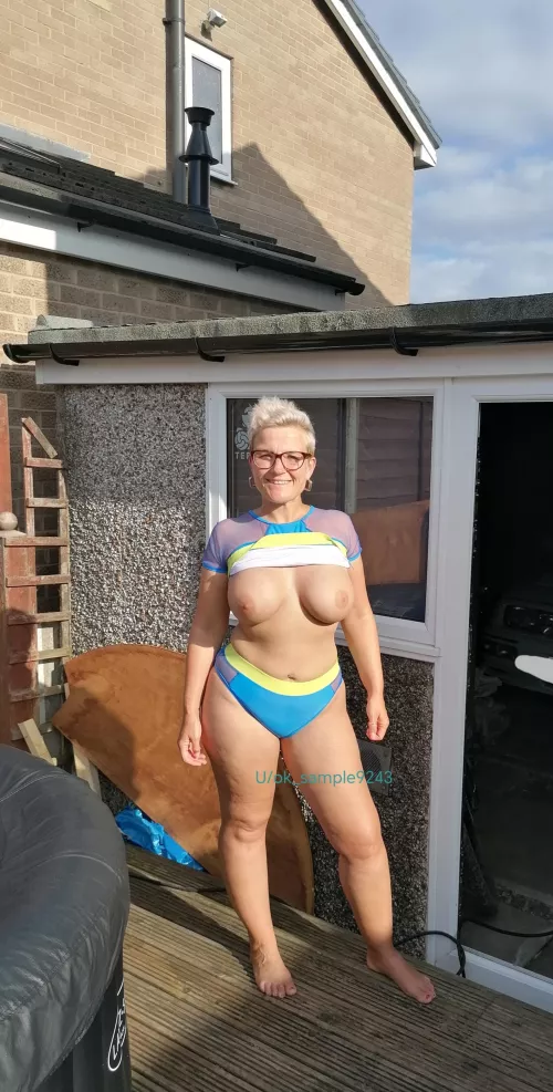 Who else has a naughty neighbour xx 41F UK cougar 5ft tall 