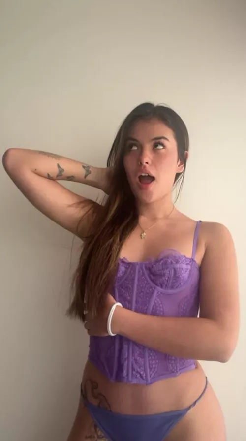 who is into girls with tattoo's?