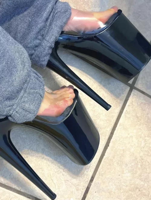 Who likes stripper heels? 