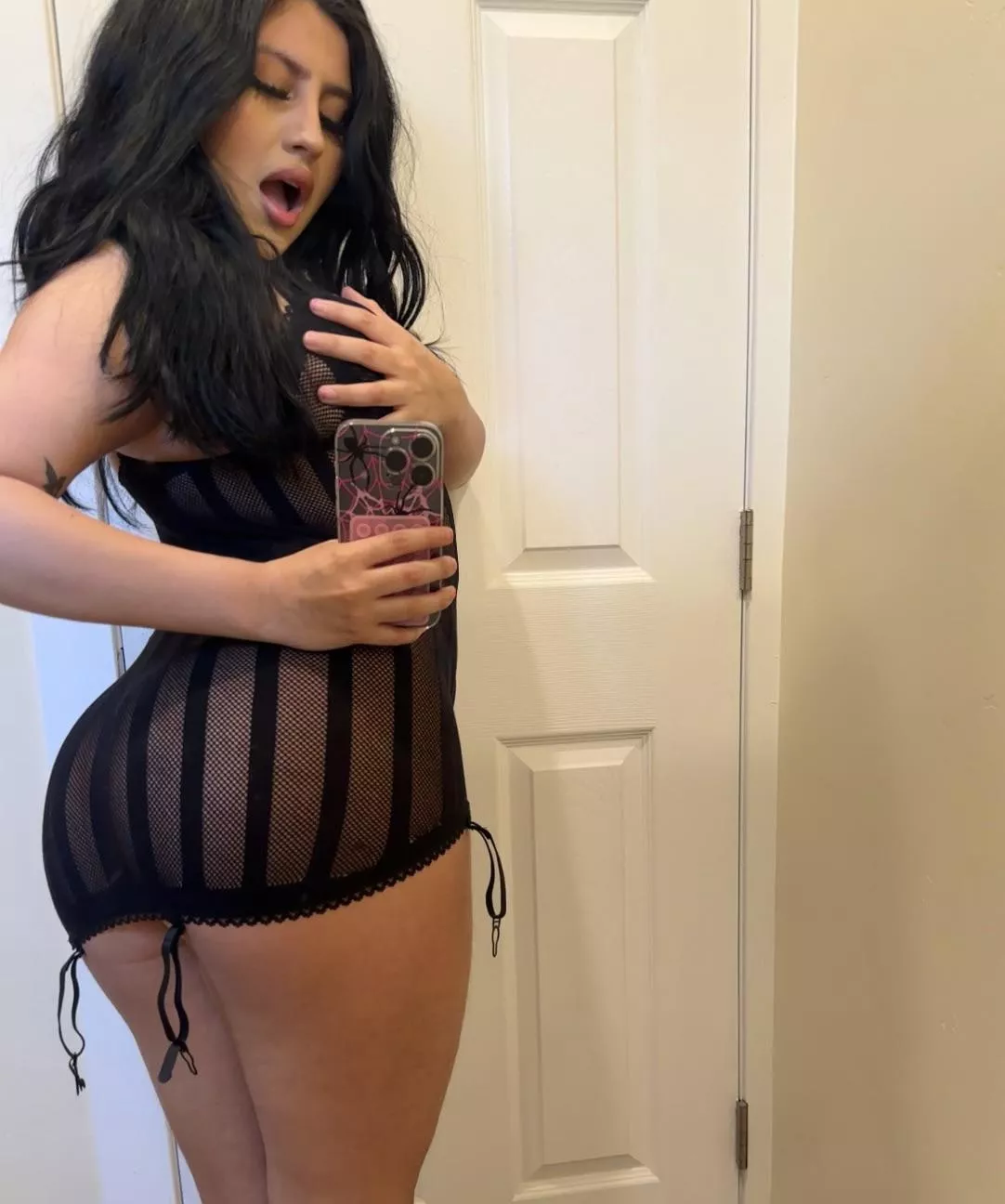 would you help me take this dress off ? 