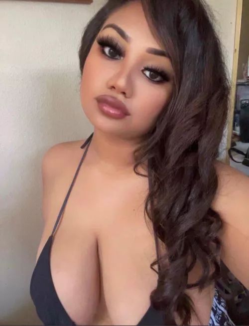 you think i’m pretty? 🙈