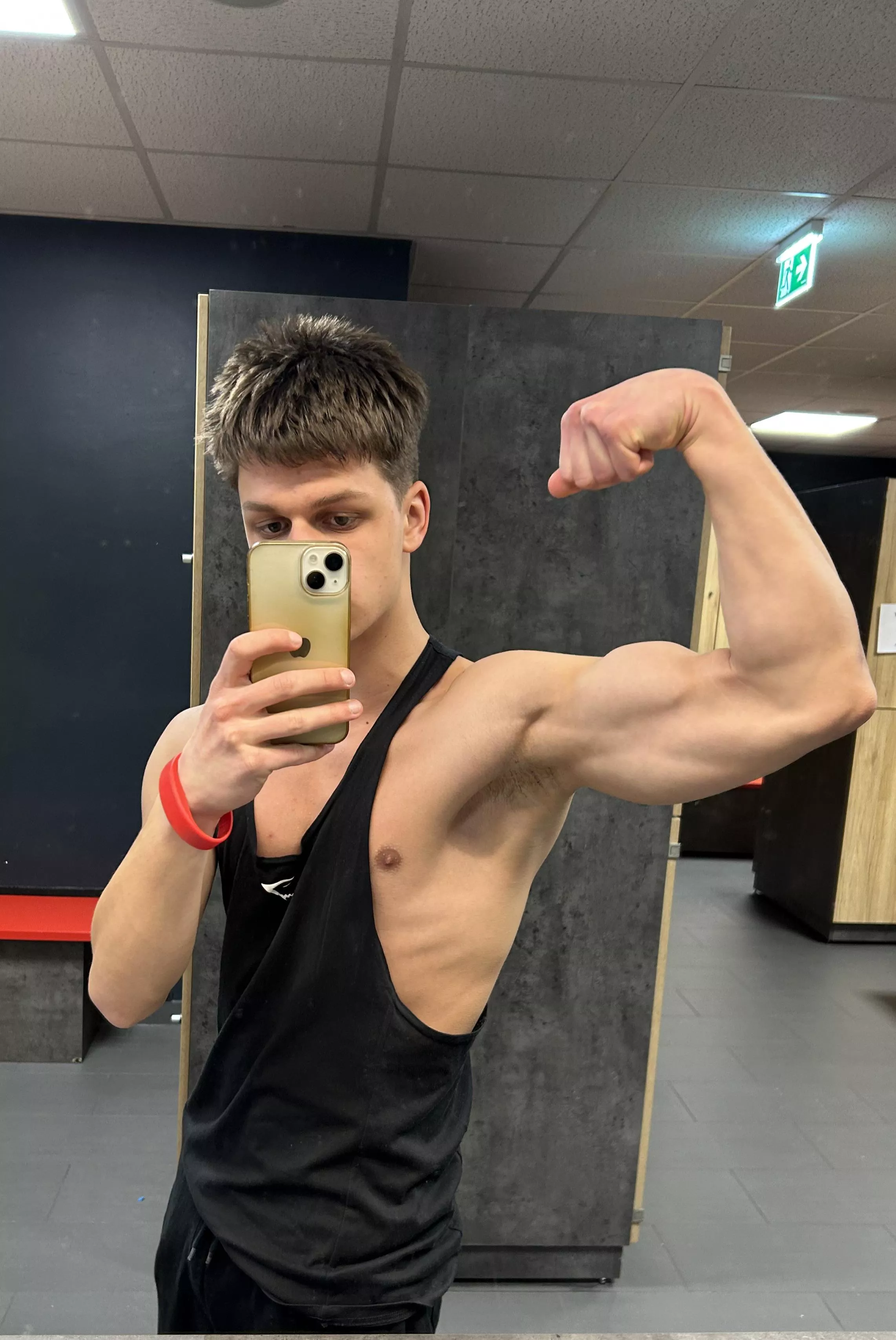 (19)Would you smell my post workout pit?