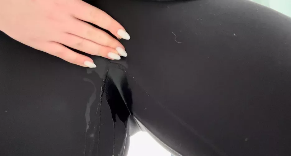 22f anyone else into wetting & wanna be buddies?