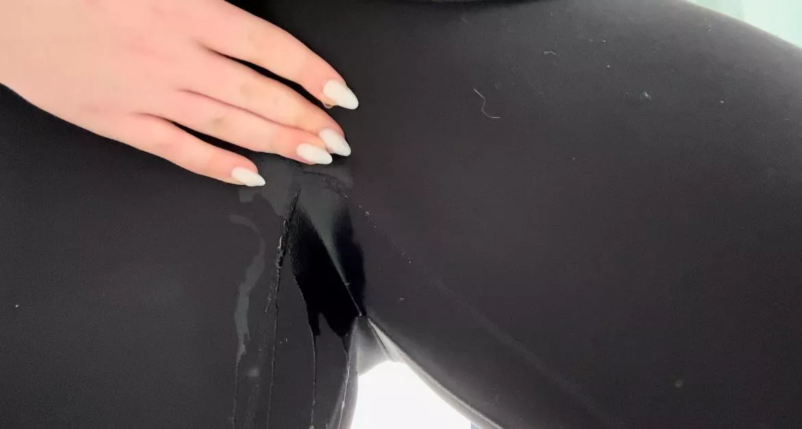 22f anyone else into wetting & wanna be buddies?