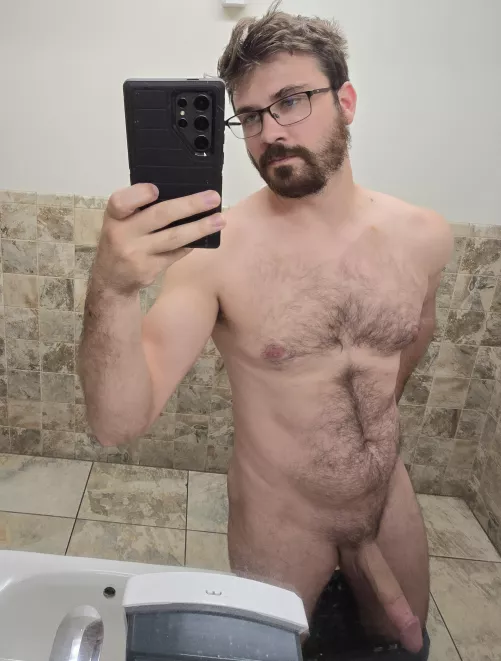 A good angle to view my cock 😇