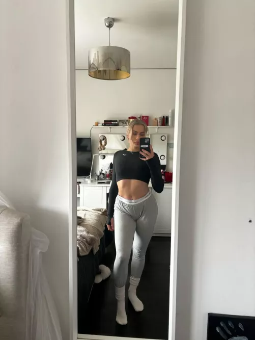 Do you like these tight leggings? ;)