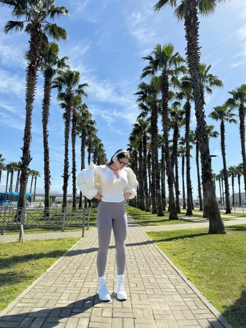 Enjoy my tight in leggings