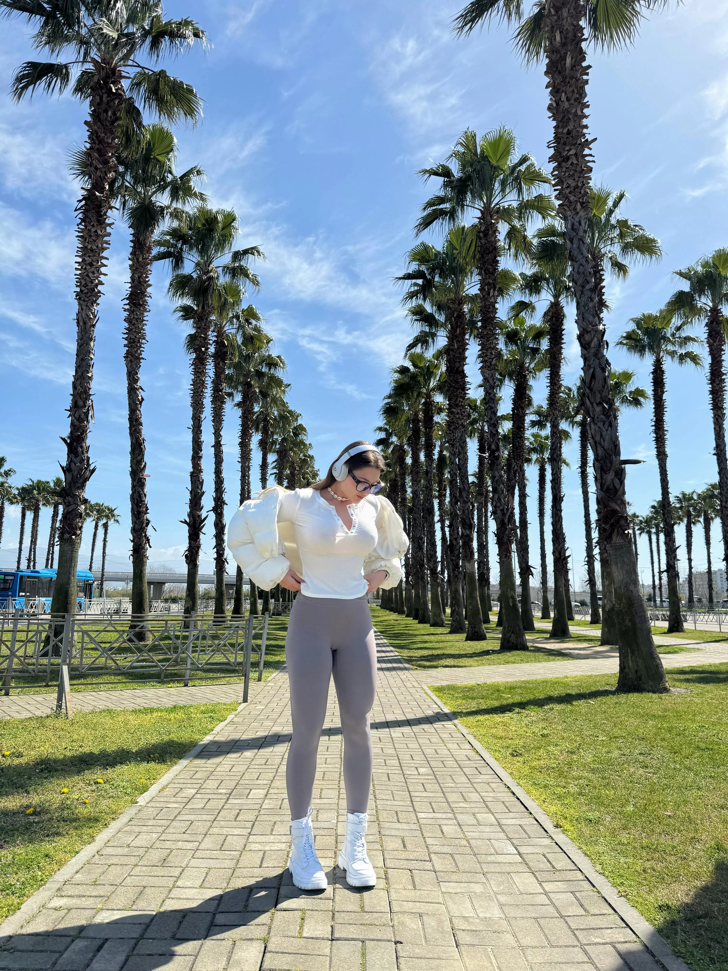 Enjoy my tight in leggings