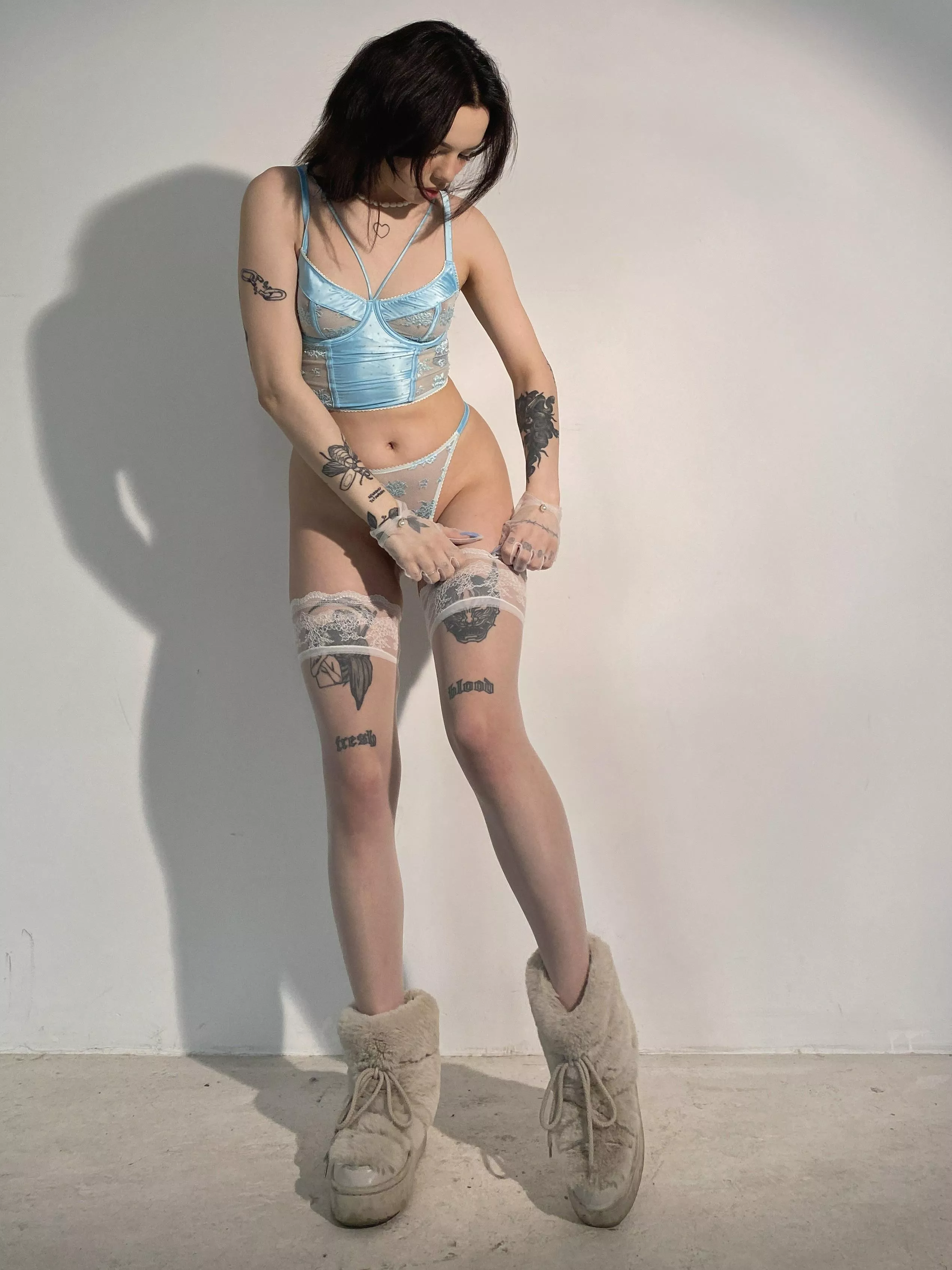 [F] For an ideal photo stockings must be perfectly stretched