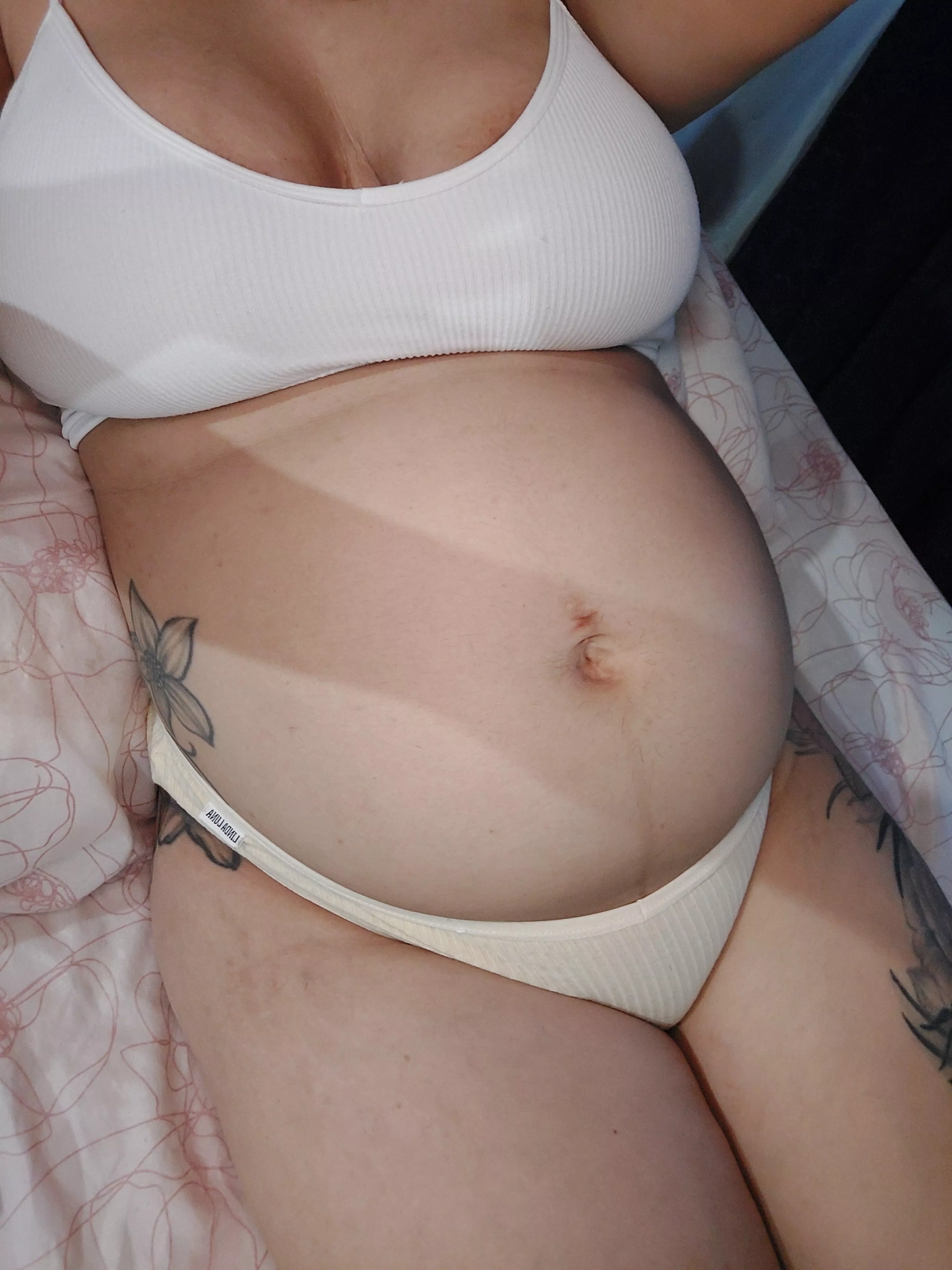 Horny pregnant woman, would you still go out with me? 