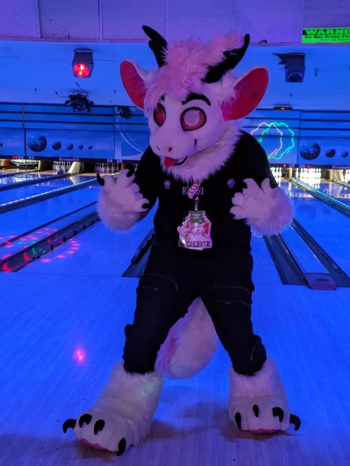How’s my bowling fit? ;3