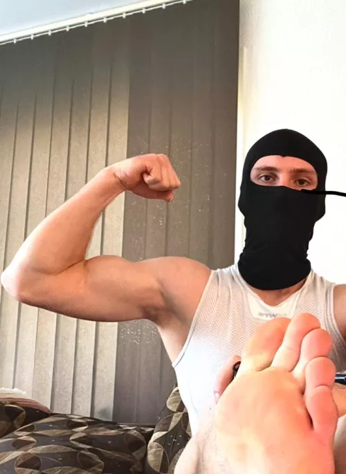 i bet you would love to sniff my Armpits don't you?