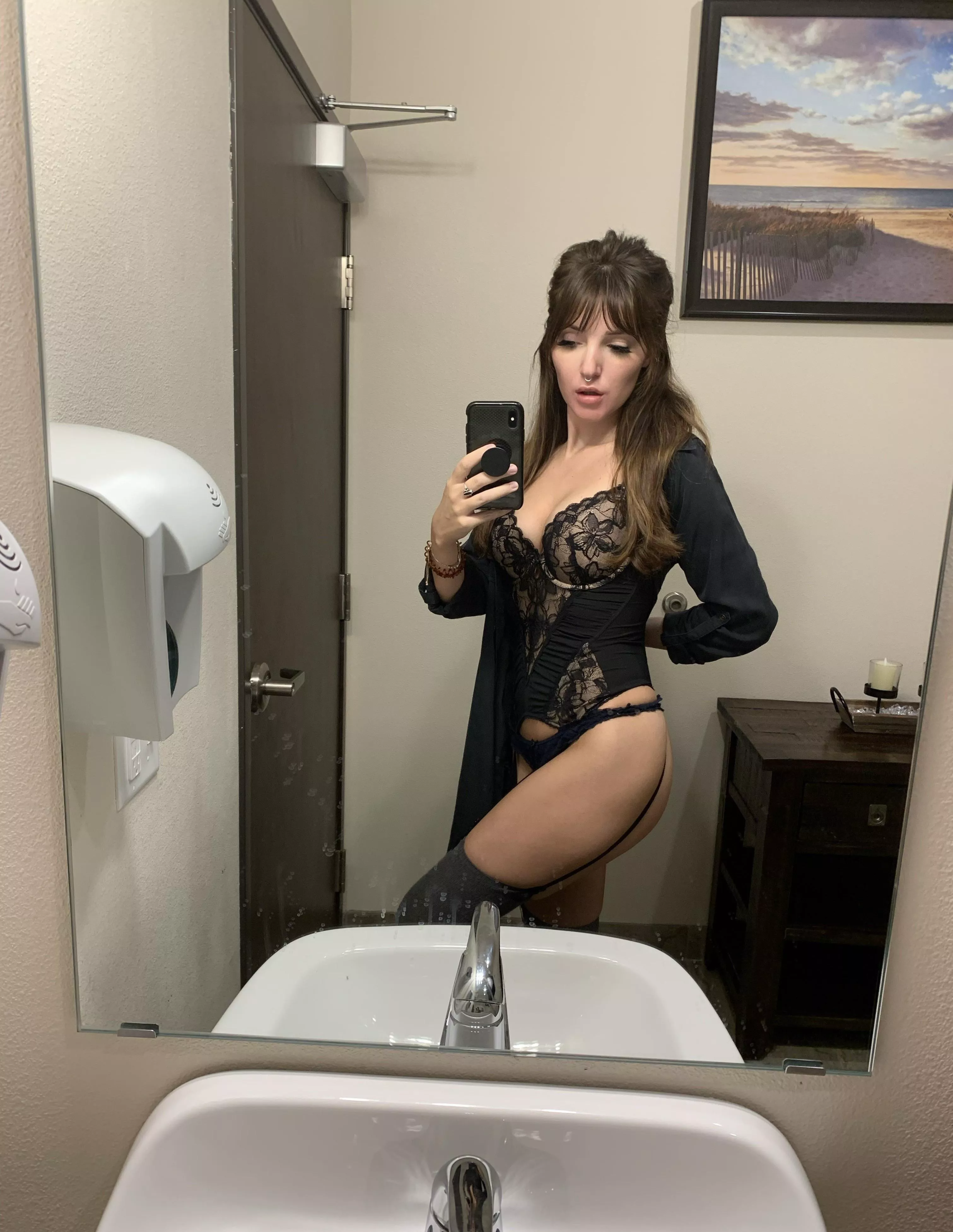 I NEVER show face here 🙈 but.. this is my fav sub/r 😘