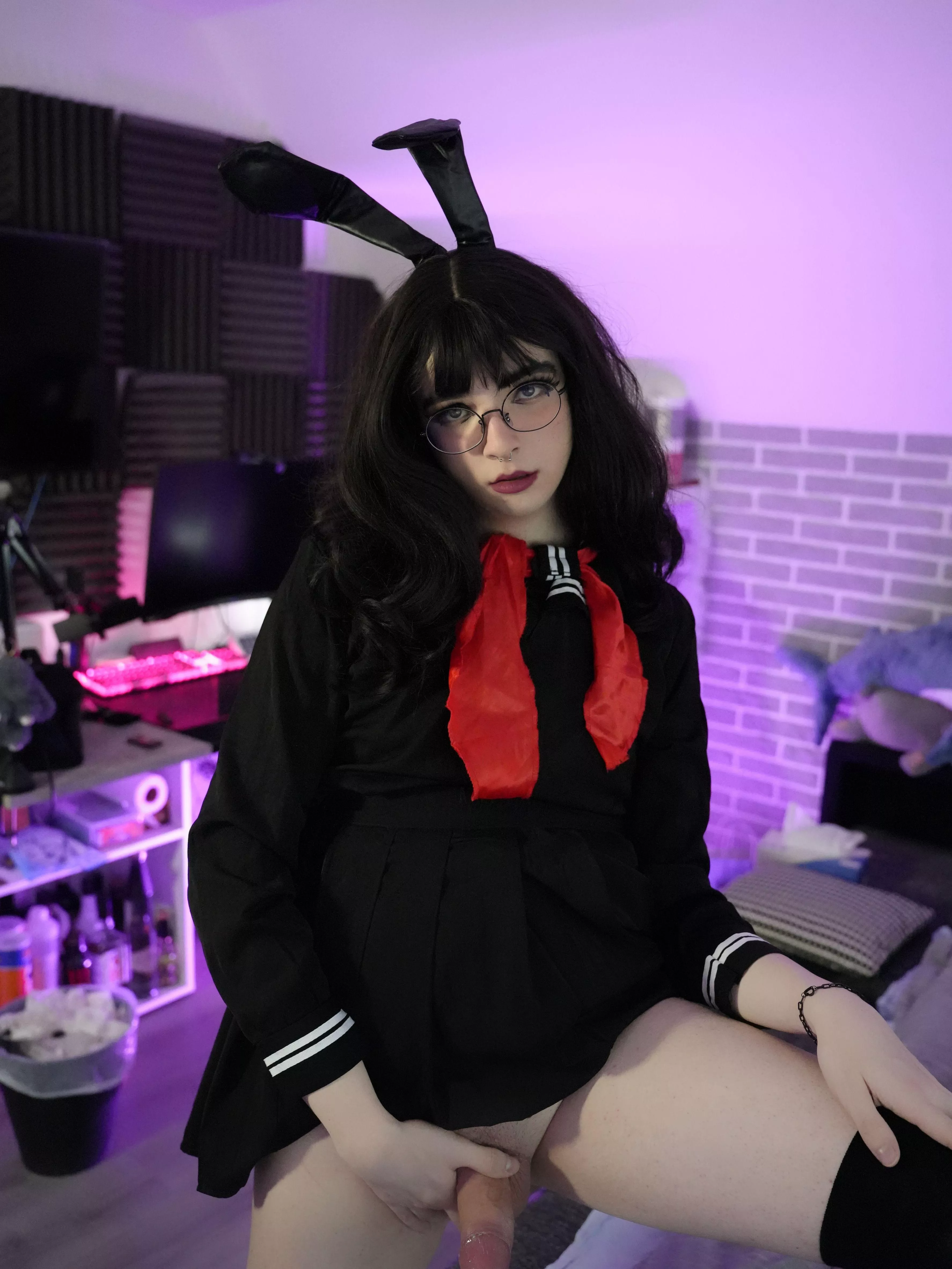 i wanna be your only hot trans gf <3