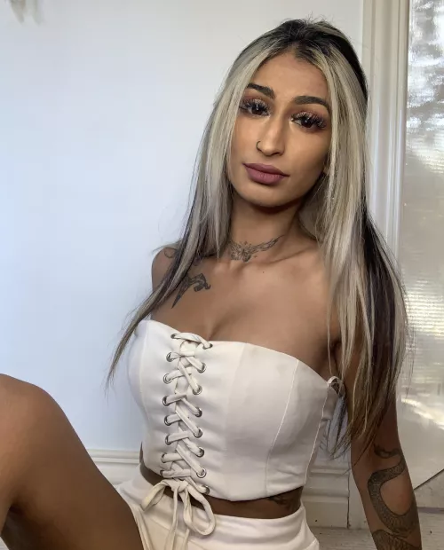 I'm home alone and extra horny right now 