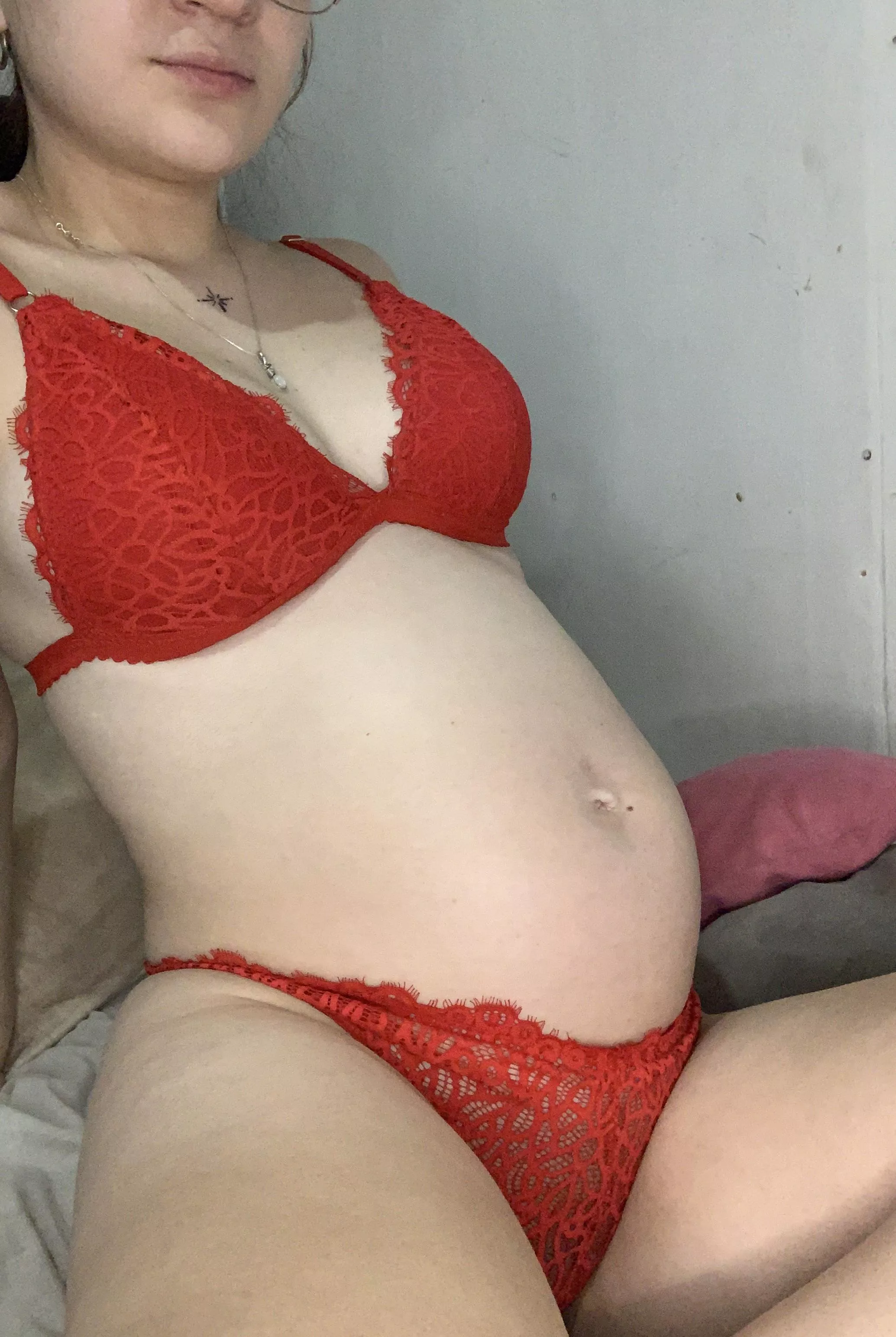 i’m loving my belly so much