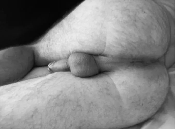 just want to share my sweet ass to overcome my insecurity about my hairy body! love u