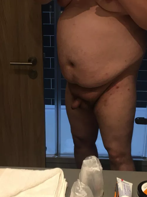 Love to be naked, just struggle with the confidence