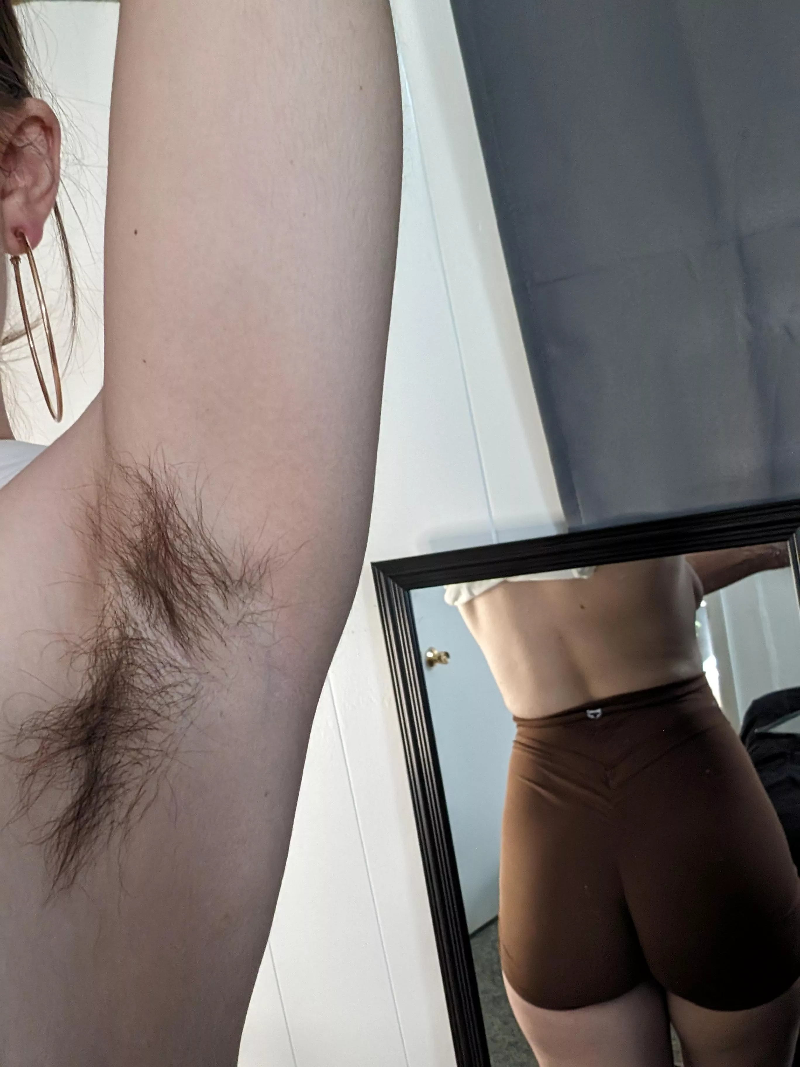 My hairy pits need a good licking 