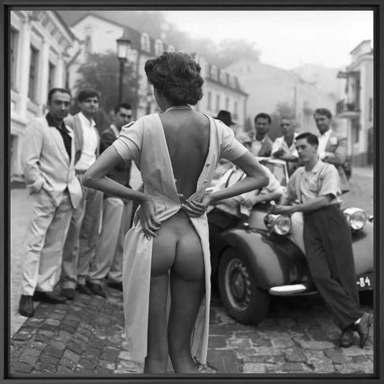 Queen and her thoughts, by Ruslan Lobanov