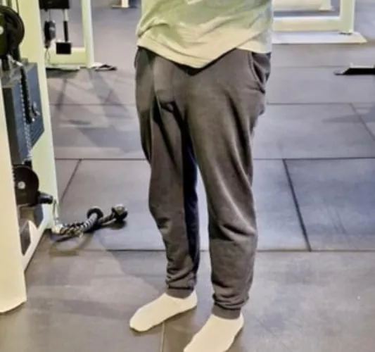Saw a cute, fuckable ass at the gym. Do you think people could notice my bulge? 