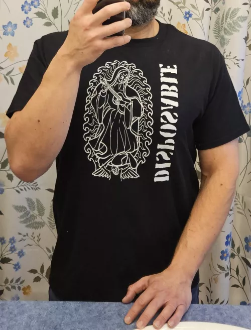 Spreading good band awareness through forearm porn 😇