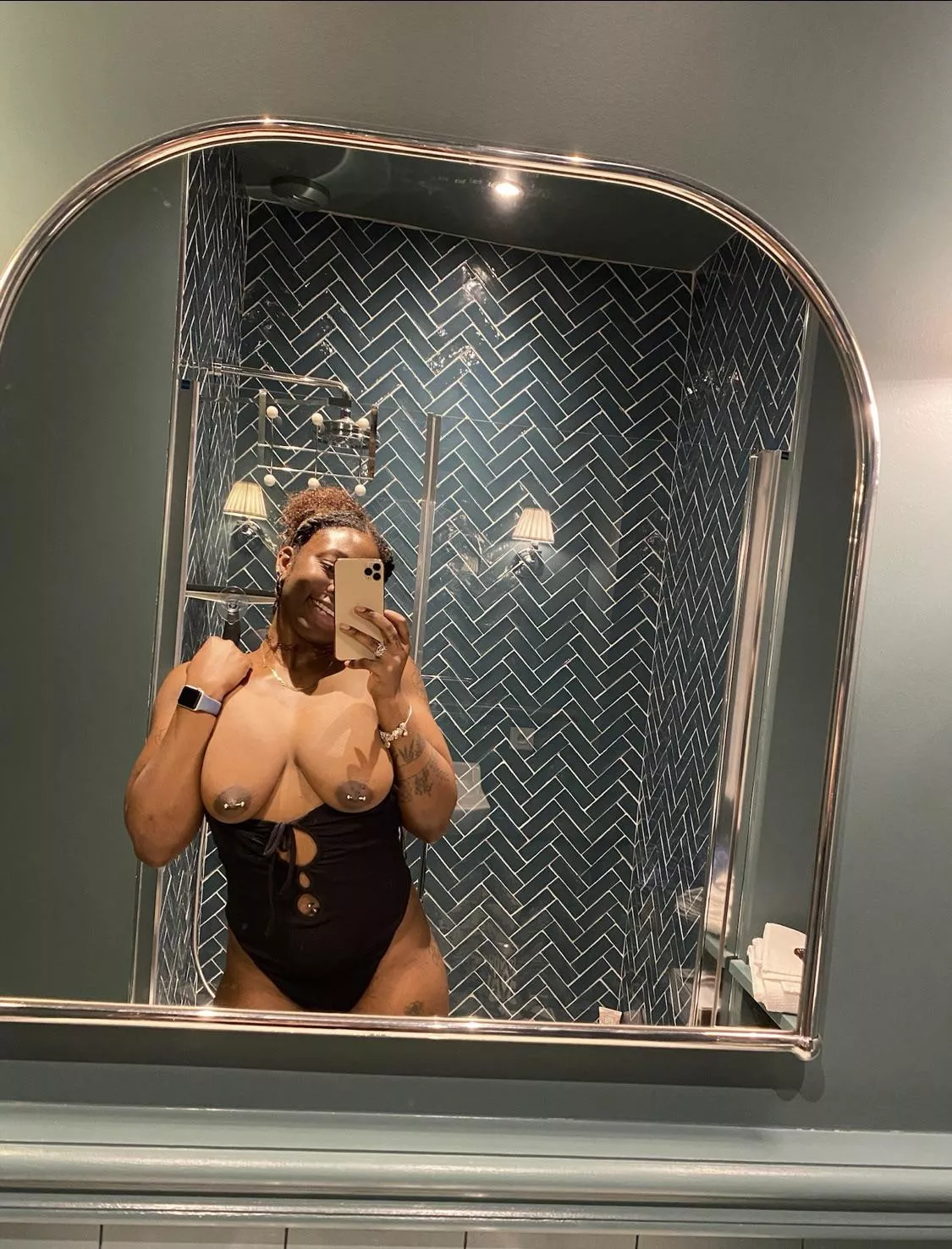 We could do a lot of naughty things in this bathroom 😈😋