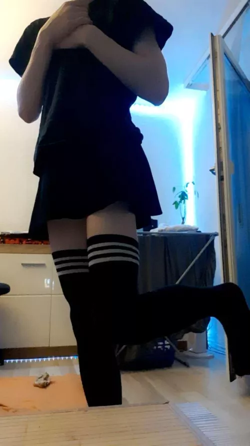 Wearing a skirt makes me feel extra cute :3