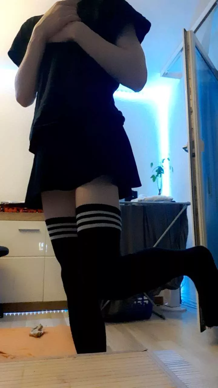 Wearing a skirt makes me feel extra cute :3