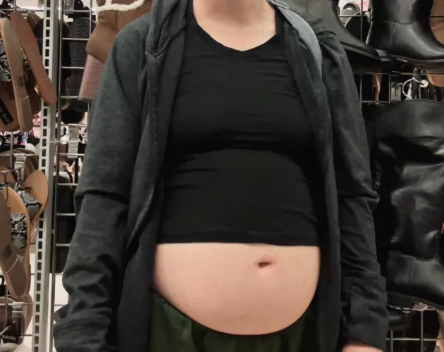 when you have to do some shopping right after lunch 😅